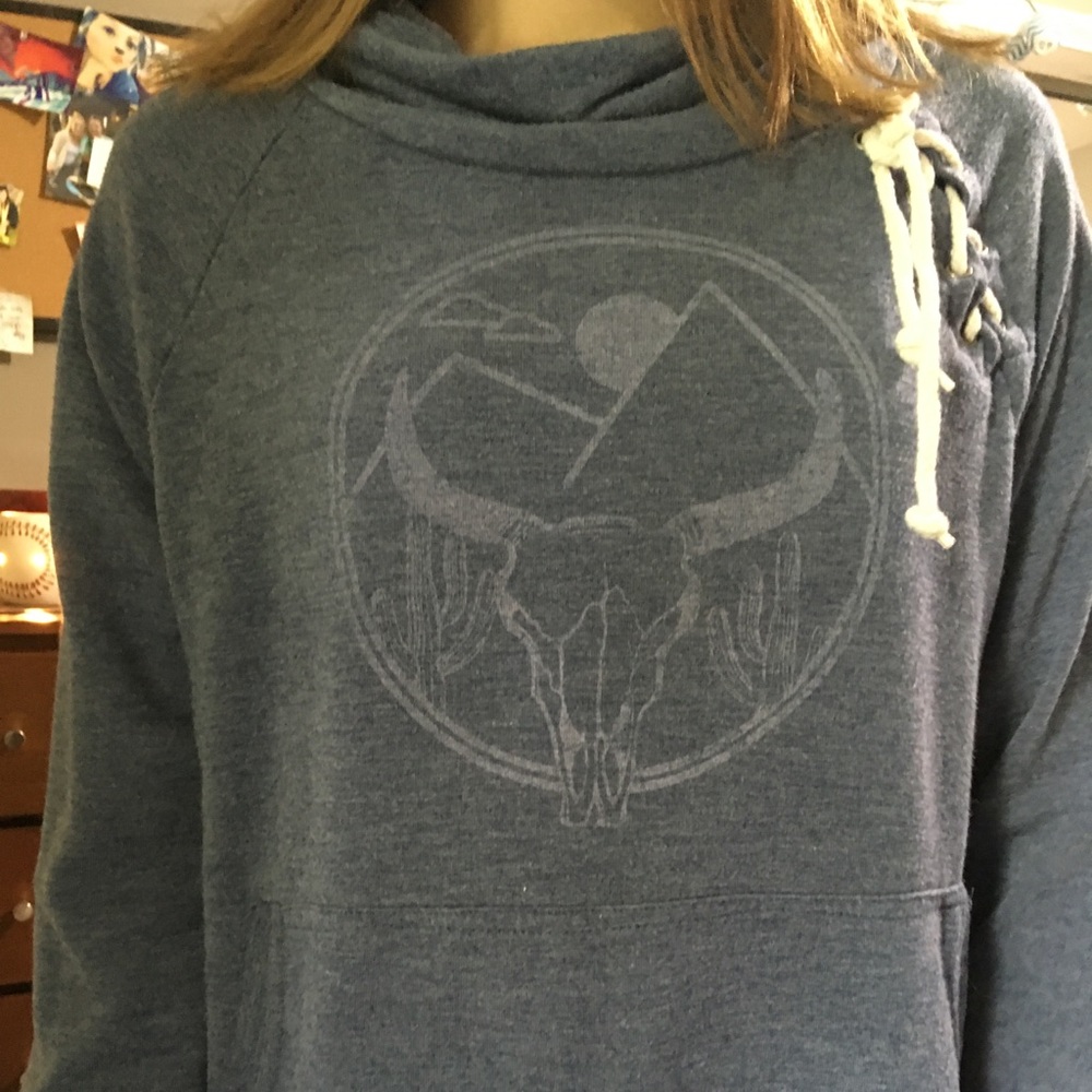 Long sleeve shirt.